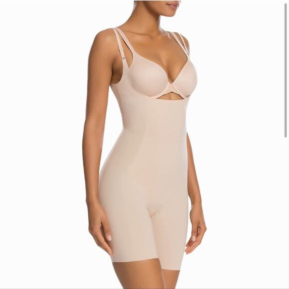 Spanx Soft Nude Thinstincts Open-Bust Mid-Thigh Bodysuit - Picture 4 of 5